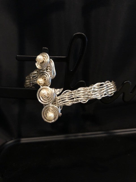 Bracelet - Wire Rap w/Fresh Water Pearls